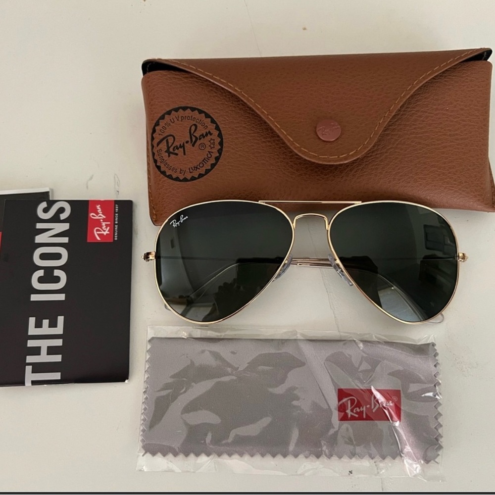 Authentic Ray Ban AVIATOR CLASSIC - NWT